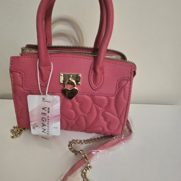 BRAND NEW! Gold heart and chain, hot pink fuchsia quilted purse. VEAGAN Leather - Picture 5 of 5